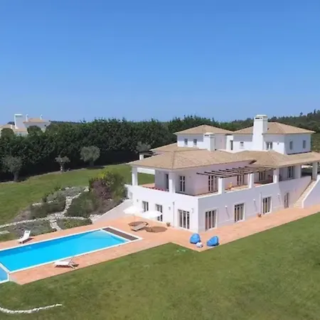 Martin Villa